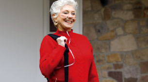 woman with portable oxygen cylinder